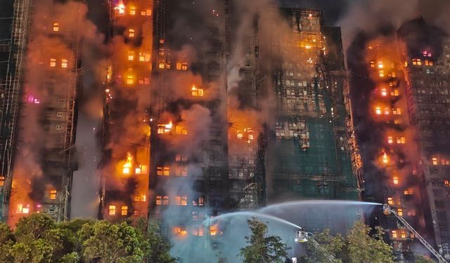 Hong Kong'da 44 kişinin öldüğü yangın sonrası 3 kişi gözaltına alındı