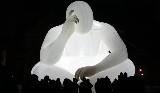 Letonya'nın başkenti Riga'da simge yapılar ışık festivali kapsamında aydınlatıldı