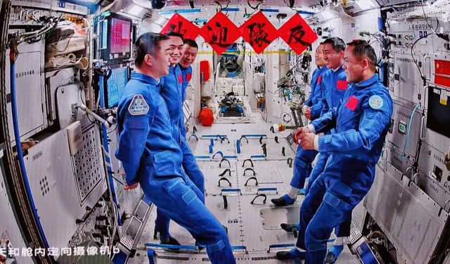 Çin, Shenzhou-20 uzay aracının Dünya'ya dönüşünü erteledi