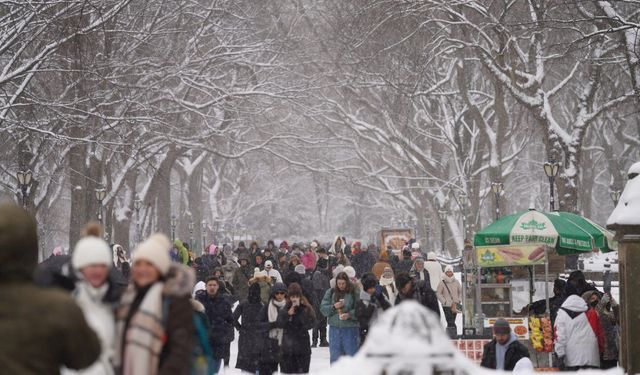 ABD'de etkili olan kış fırtınası nedeniyle binlerce uçuş ertelendi