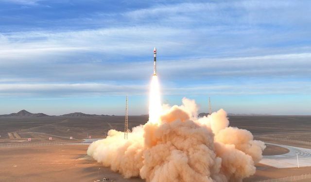 Çin, VHF Veri Değişim Sistemi uydularını uzaya fırlattı