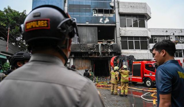 Endonezya'nın başkenti Cakarta'da ofis binasında yangın: 22 ölü