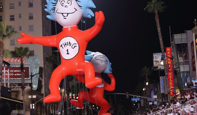 Los Angeles'ta 93. Hollywood Noel Geçit Töreni renkli görüntülere sahne oldu