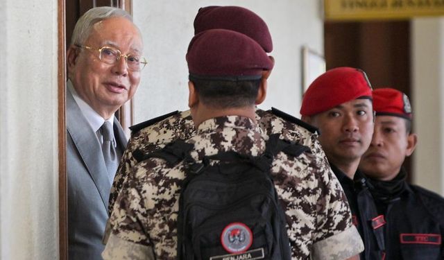 Malezya'nın eski başbakanının ev hapsine çıkma talebi reddedildi