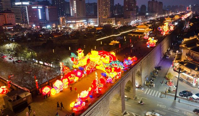 Çin'in Xi'an kentinde yaklaşan Çin Yeni Yılı için fener festivali düzenlendi