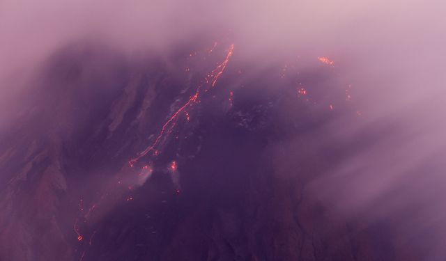 Rusya'nın Şiveluç Yanardağı son 24 saat içinde iki kez faaliyete geçti