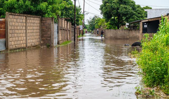 Mozambik'te etkili olan şiddetli yağışlar nedeniyle birçok bölgeyi sel bastı
