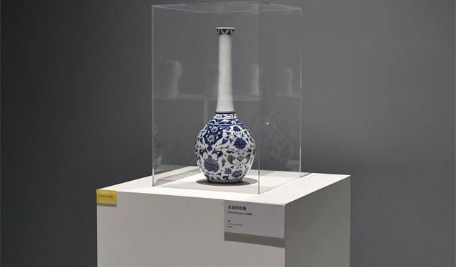 Türk seramik sanatçısı, Çin'in porselen başkenti Jingdezhen'de yeni İpek Yolu hikayeleri resmediyor