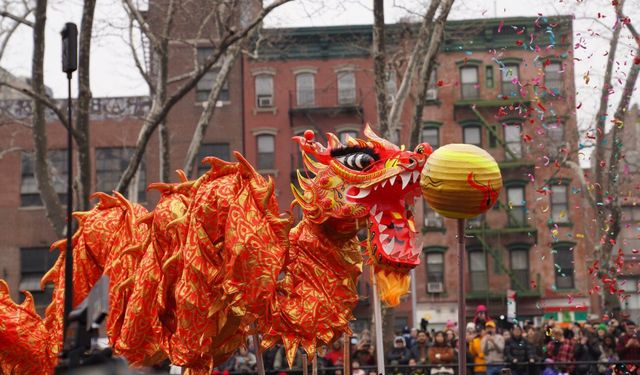 ABD'nin New York kentinde düzenlenen Çin Yeni Yılı kutlamaları renkli görüntülere sahne oldu