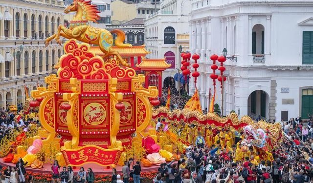 Asya-Pasifik'te at temalı yeni yıl kutlamaları renkli görüntülere sahne oldu