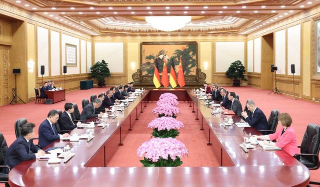 Çin Başbakanı Li: Çin ve Almanya ticarette yeni fırsatlara odaklanacak