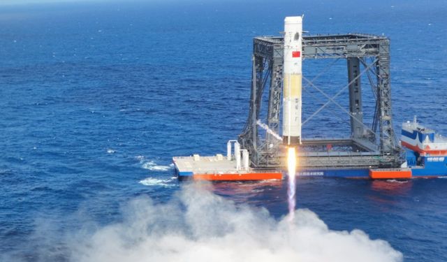 Çin, Uzun Yürüyüş-10 taşıyıcı roketinin alçak irtifa uçuş testini gerçekleştirdi