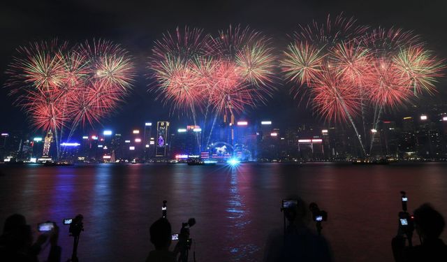 Hong Kong'da Çin Yeni Yılı havai fişeklerle kutlandı