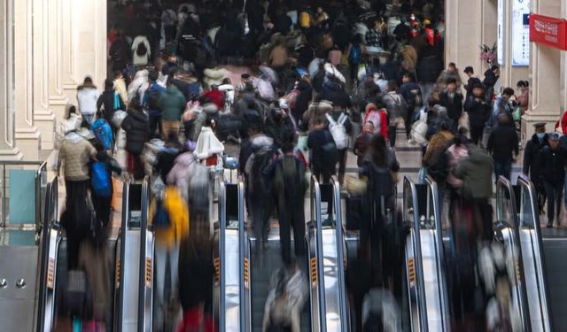 Çin'de Bahar Bayramı kapsamında 140 milyondan fazla tren bileti satıldı
