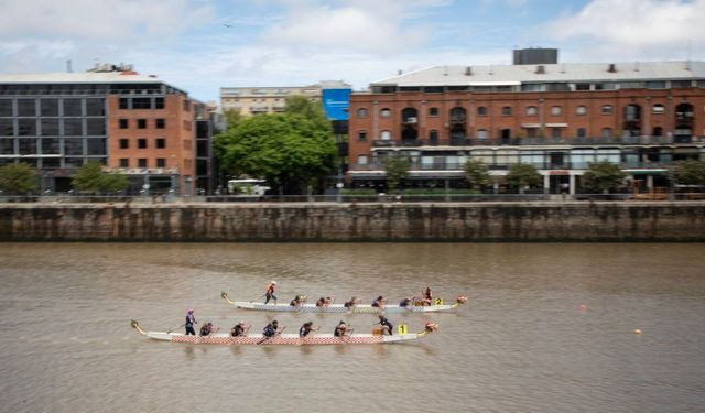 Arjantin'de Çin Yeni Yılı ejderha teknesi yarışıyla kutlandı