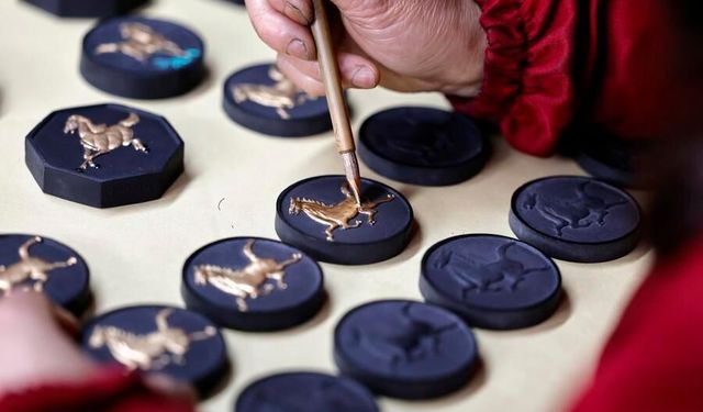 Çin'in Anhui eyaletinde asırlık Hui mürekkebi zanaatı At Yılı için yeniden hayat buluyor