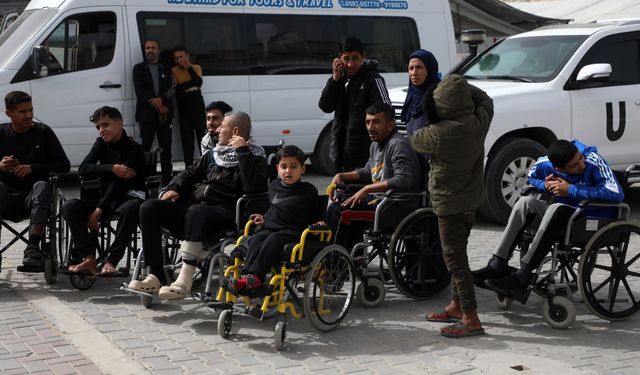 Mısır, bölgesel ateşkes kapsamında Gazze'den yaralı ve hasta kabul etmeye başladı