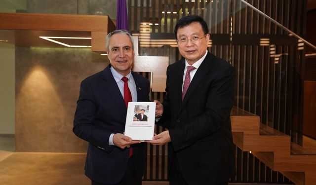 Xinhua Başkanı Fu, Uluslararası Binicilik Federasyonu Başkanı ile görüştü