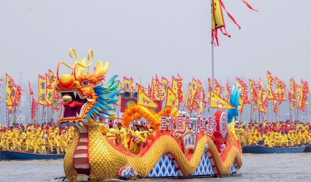 Çin'deki Qintong Tekne Festivali, 10.000'i aşkın kürekçinin katılımıyla düzenlendi