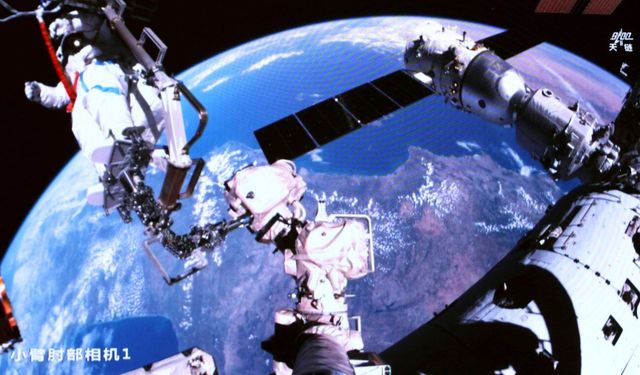 Çin'in Shenzhou-21 astronotları üçüncü araç dışı faaliyetlerini tamamladı