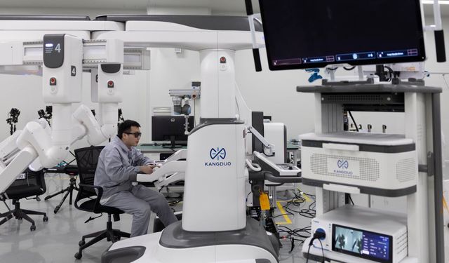 Çinli firmanın geliştirdiği cerrahi robotlar 10.000'den fazla ameliyatta kullanıldı