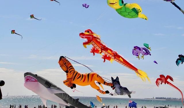 Avustralya'da düzenlenen uçurtma festivali renkli görüntülere sahne oldu