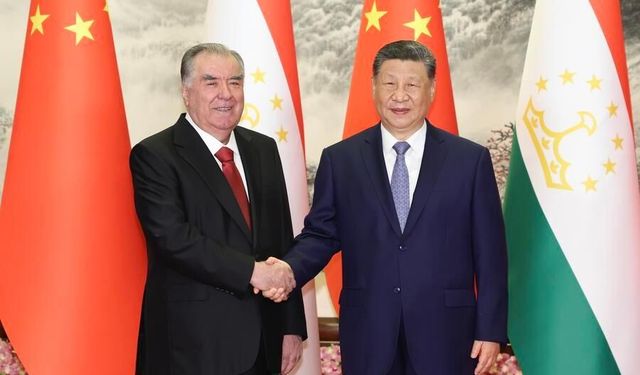 Çin Cumhurbaşkanı Xi, Tacikistan Cumhurbaşkanı İmamali Rahman ile bir araya geldi