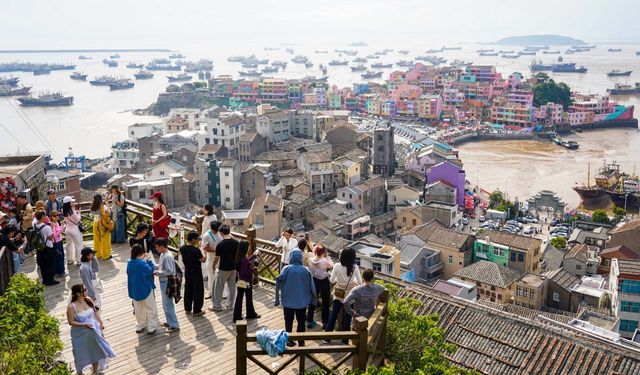 Çin'in balıkçı limanı Shitang, İşçi Bayramı tatilinde ülke genelinden ziyaretçiler ağırladı