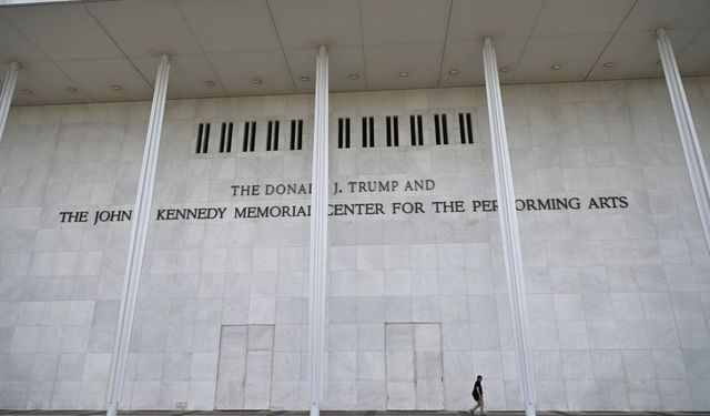 ABD'de mahkeme, Trump'ın adının Kennedy Sanat Merkezi'nden kaldırılmasına hükmetti
