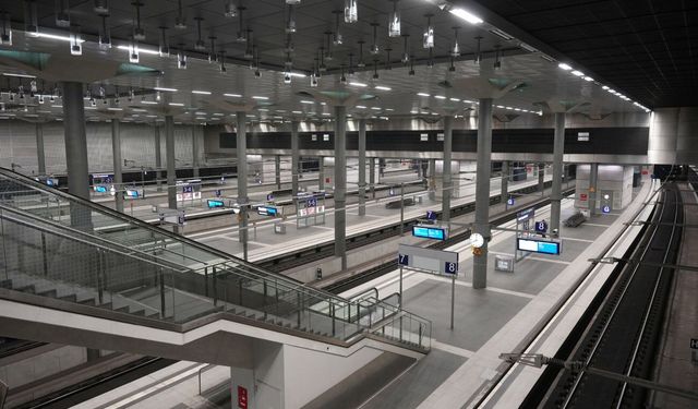 Almanya'da telsiz iletişiminde yaşanan arıza nedeniyle tren seferleri durdu