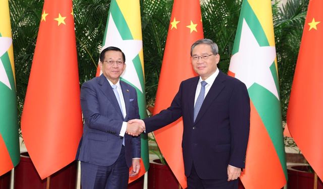 Çin Başbakanı Li, Myanmar Devlet Başkanı ile bir araya geldi