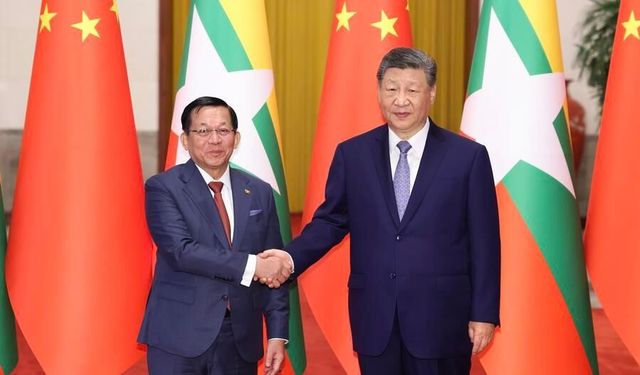Çin Cumhurbaşkanı Xi, Myanmar Devlet Başkanı ile bir araya geldi