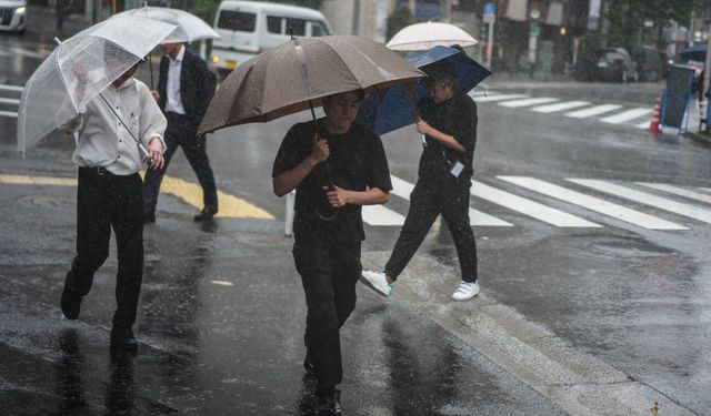 Jangmi Tayfunu nedeniyle Tokyo'da şiddetli yağışlar etkili oldu