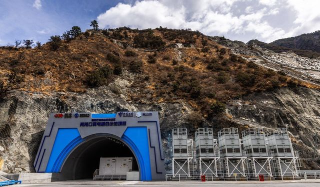 Çin, 10 milyon kilovatlık enerji santrali için ilk yapay zeka destekli akıllı işletme modelini tanıttı