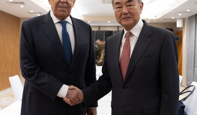 Çin Dışişleri Bakanı Wang Yi, Rus mevkidaşı Lavrov ile görüştü