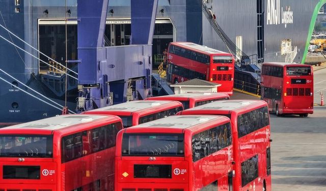 Çin, İngiltere'ye 22 adet BYD marka elektrikli çift katlı otobüs gönderdi