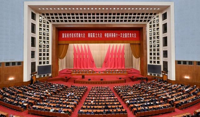 Çin'in en prestijli bilim ve teknoloji ödülü lityum batarya ve radar teknolojilerinin iki öncüsüne verildi