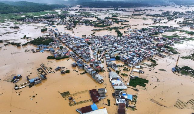 Çin'in Nanning kentinde baraj hasarı sonrası sel alarmı en üst seviyeye çıkarıldı