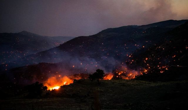 Yunanistan'ın Girit Adası'nda yangın: 2 itfaiyeci hayatını kaybetti
