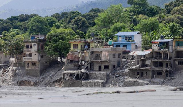 Çin, Nepal'deki afet bölgesine tünel uzmanları gönderdi
