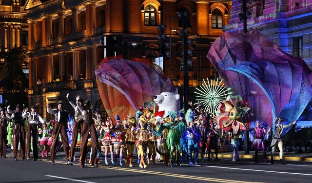 37. Shanghai Turizm Festivali'nin geçit töreni renkli görüntülere sahne oldu