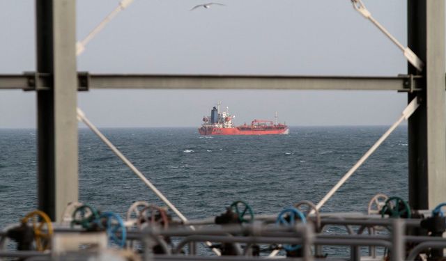 ABD: İran'a ait 5 ham petrol tankerini batırdık