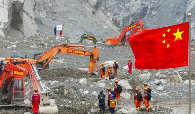 Çin, heyelan bölgesine 2.500'den fazla kurtarma görevlisi gönderdi
