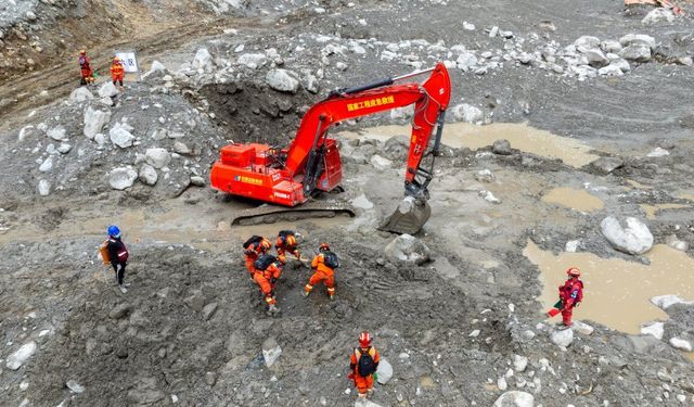 Çin, sınır kapısındaki heyelanın ardından 1.720 Nepalli bölge sakinine yardım ulaştırdı