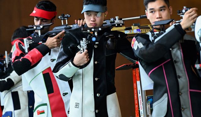 Çin'in erkekler 10 metre havalı tüfek takımı dünya rekoruyla altın madalya kazandı