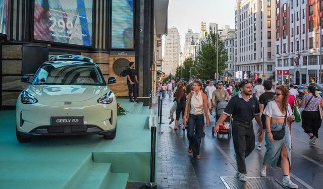 Çinli otomobil üreticisi Geely, İspanya'da yeni elektrikli aracı E2'yi tanıttı