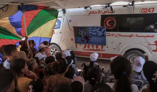 Filistin Kızılayı, 'Hayal Otobüsü' projesiyle Filistinli çocuklara destek oluyor