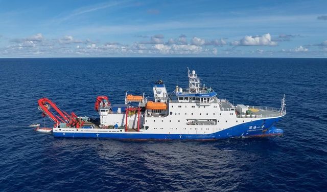 Çin'in insanlı derin deniz aracı Jiaolong 7.000 metreyi aşan dalışlarını başarıyla tamamladı