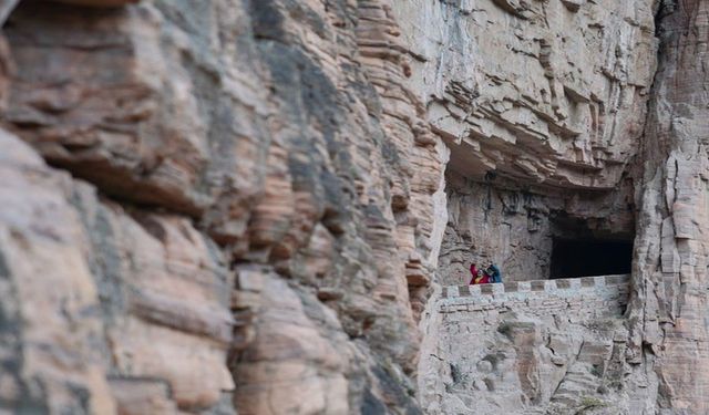 Taihang Dağları'ndaki uçurum yolu.