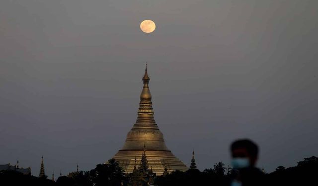 Myanmar'da Işık Festivali!